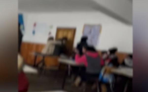 Anchetă la liceul din Suceava, unde o profesoară a fost filmată în timp ce înjura şi lovea un elev