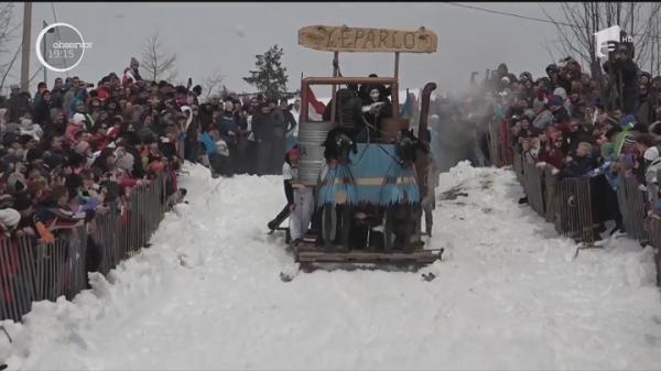 Olimpiada Nebunilor, cea mai trăsnită competiție pe pârtie, în Harghita