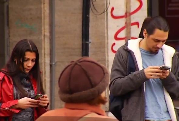 Notificările de pe telefonul mobil pot fi mortale! Este concluzia unui studiu despre stilul modern de viaţă