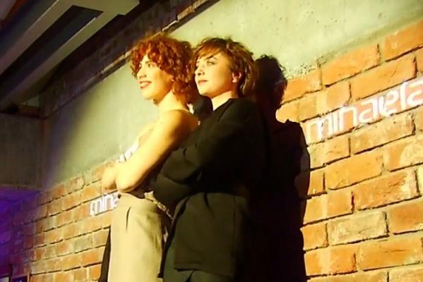 Vara asta se poartă neoprenul brodat