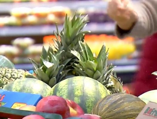 Pericole ascunse în fructe și legume. Bananele, sfecla roşie vă pot face mai mult rău decât bine