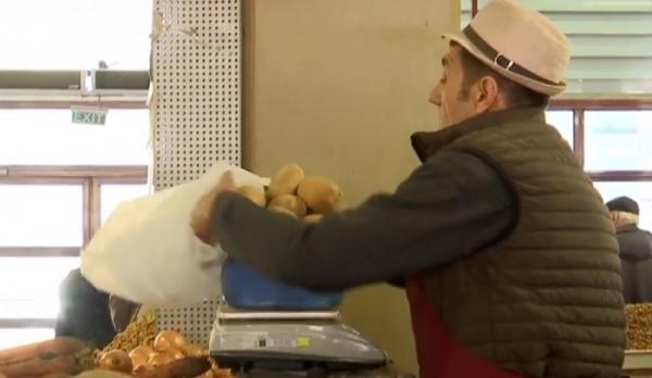 Pungile de plastic subţire, cu mâner, interzise oficial de la 1 ianuarie 2019