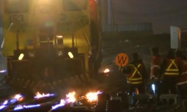 Șinele de tren din New York, incendiate pentru a le feri de îngheț