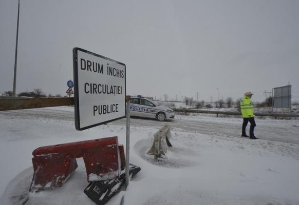 Furtuna de zăpadă a închis Autostrada Soarelui și mai multe drumuri naţionale