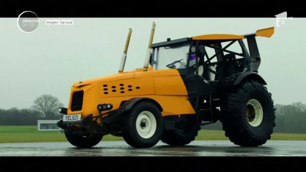 Tractor gigant devenit, pentru câteva secunde, bolid de curse