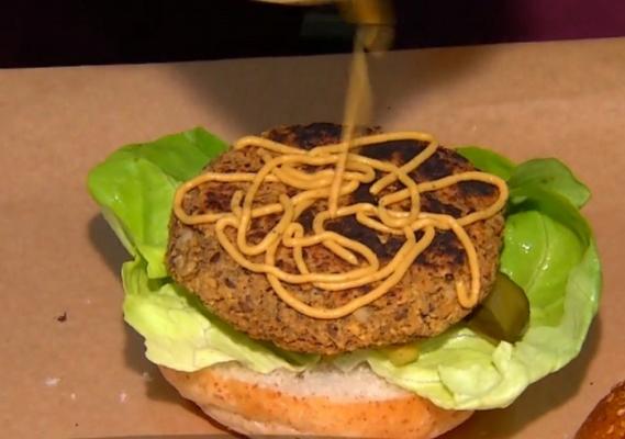 Burgerii, shaorma şi kebabul au fost adaptate postului