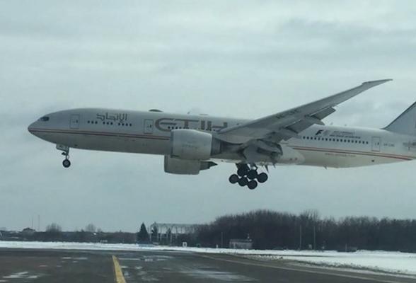 O aeronavă Boeing 777 a companiei arabe Eitihad a aterizat de urgenţă pe Aeroportul Internaţional Henri Coandă