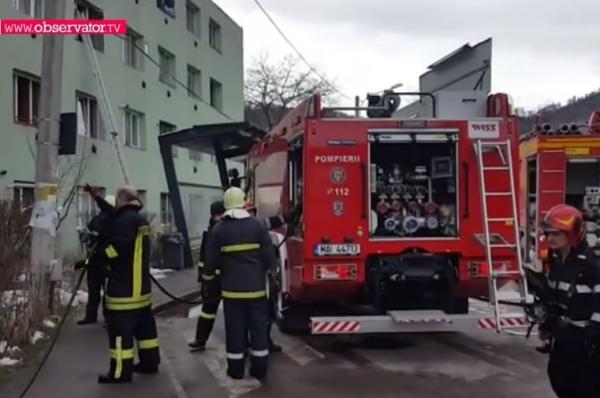 Incendiu violent intr-un bloc Braşov. Un bebeluş de doar trei luni şi cinci adulţi au ajuns la spital