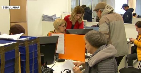 Avem în sfârşit o declaraţie unică de venituri. Are 6 pagini, iar românii vor trebui să-şi calculeze singuri contribuţiile