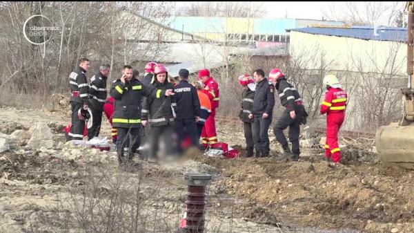 Muncitor îngropat de viu în Mehedinţi. Bărbatul a fost înghiţit de un mal de pământ când lucra la o canalizare