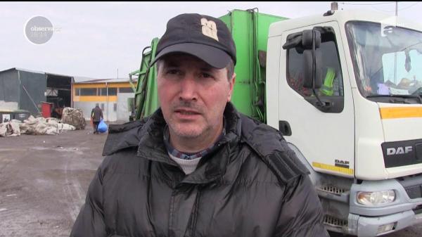 Doi bărbaţi din Vrancea, angajaţi la Serviciul de Salubritate din Focşani, au înapoiat un portofel în care se aflau 2500 de euro