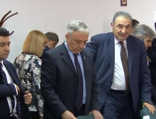 Guvernatorul BNR, anunţ pentru românii cu credite la audierile din Parlament