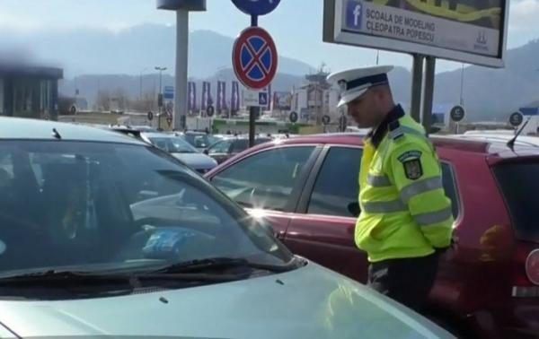 Poliţiştii braşoveni s-au pus pe amendat şoferii care parchează pe locurile persoanelor cu dizabilităţi