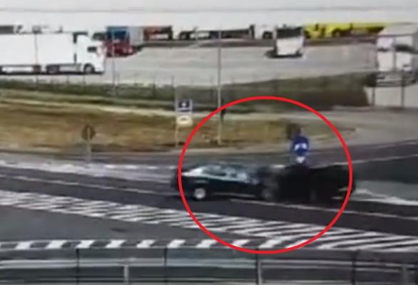 Impact frontal, surprins de camere pe centura oraşului Lugoj! Cinci victime au ajuns de urgenţă la spital