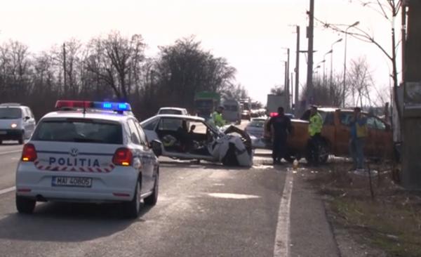 Accident violent în Prahova. Mama şi doi copii în stare gravă, după ce maşina lor s-a izbit de o alta