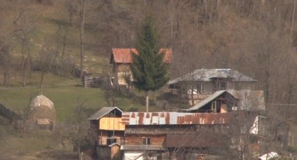 La aproximativ 100 de kilometri de Capitală există un sat uitat de lume