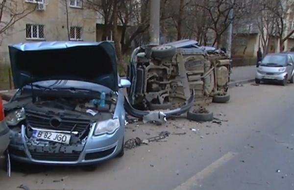 Accident spectaculos în Capitală, soldat cu opt mașini distruse!