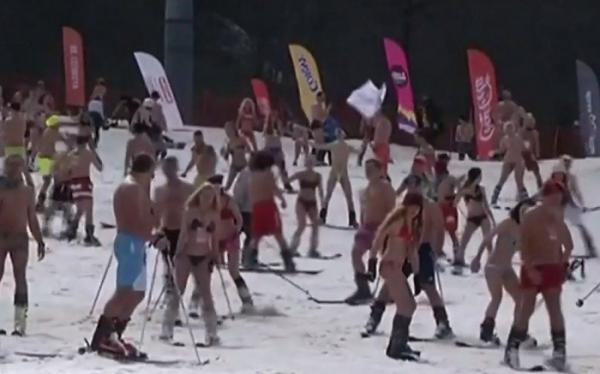 1800 de ruși au schiat în costume de baie, în staţiunea rusească Soci
