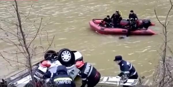 Noi detalii cutremurătoare în cazul soţilor care plonjat cu maşina în râul Olt. Ce le-ar fi putut salva viaţa