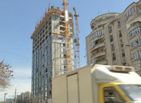 Tragedie pe un şantier din Capitală. Un muncitor a căzut în gol 50 de metri, la miezul nopţii