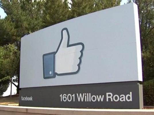 O sută de mii de români, victime pe Facebook