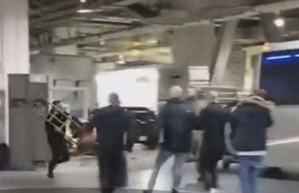 Conor McGregor a atacat autocarul în care se afla rusul Khabib Numagomedov