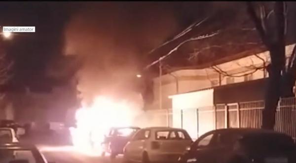 Piromanul care a incendiat cele opt maşini în Capitală a fost prins de poliţişti
