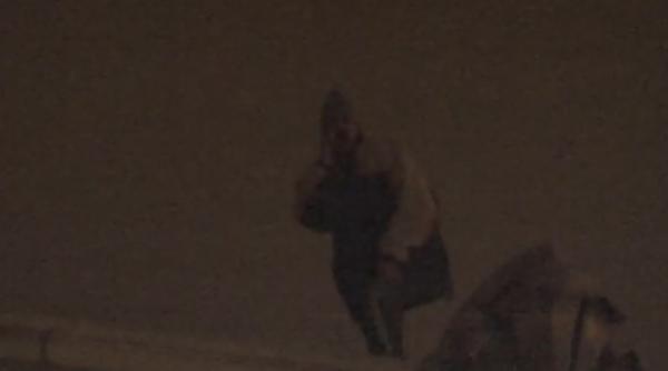 Fost deţinut pentru omor şi terorism s-a urcat pe Teatrul Naţional din Iaşi şi a ameninţat cu sinuciderea