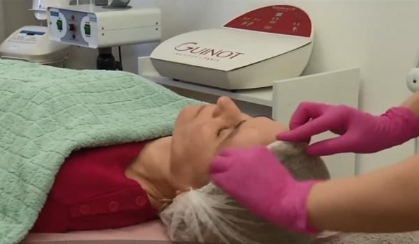 Tratamentul cu lipitori, un adevărat elixir al tinereţii. Efectele benefice asupra pielii