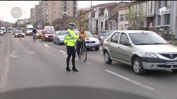 Bicicliştii din Târgu Mureş, traşi pe dreapta de poliţişti pentru a-i răsplăti cu cafea şi mic dejun