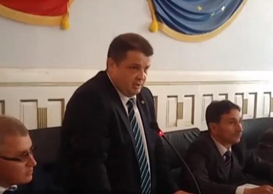 Vicepreşedintele Consiliului Judeţean Alba, Alin Cucui, şi-a cerut iertare familiei în biletul de adio scris înainte să se sinucidă
