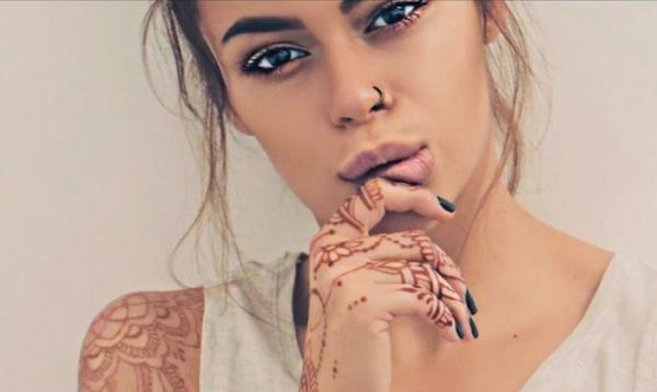 Vopseaua care a reuşit să înlocuiască henna, în cazul tatuajelor temporare