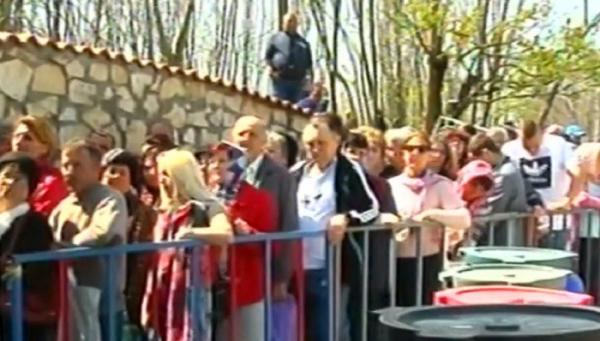 Pelerinaj în Constanţa, la Mănăstirea Dervent. Oamenii au mers să ia aghiazmă din Izvorul de lângă lăcaşul de cult