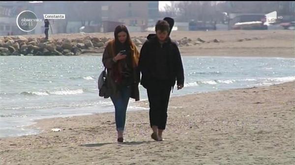 Ziua contrastelor meteo în România. Temperaturi de vară în Bucureşti, vânt şi frig pe malul mării