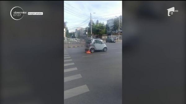 Panică într-o intersecţie din Suceava, după ce un autoturism a luat foc chiar la semafor
