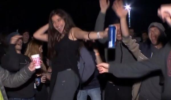 Vama Veche, distracție cu picioarele în nisip. Mii de petrecăreţi dansează până în zorii zilei