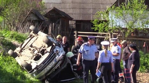 Accident spectaculos pe o şosea din judeţul Cluj. Şoferul vinovat urcase băut la volan