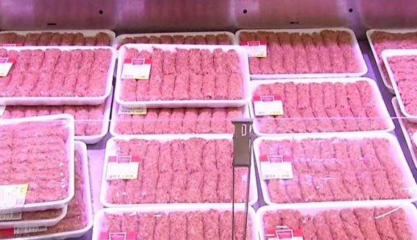 În patru zile de vacanţă, românii mănâncă mici cât pentru o lună întreagă