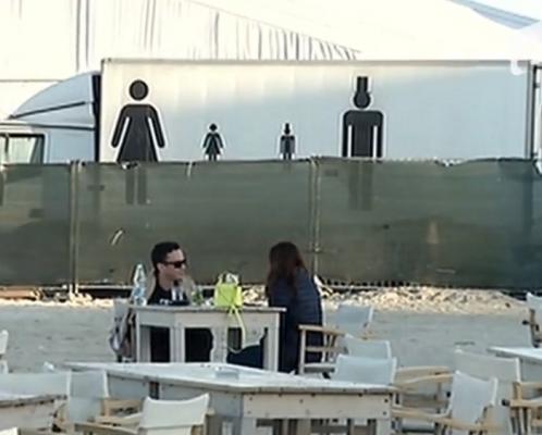 Distracția continuă în stațiunea luxului. Turiștii vor pleca acasă după miezul nopții sau mâine, la prima oră