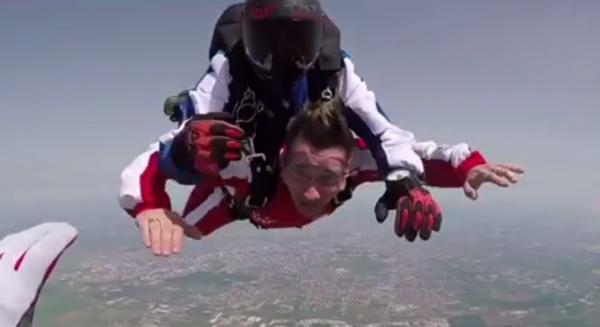 Saltul cu paraşuta, o experienţă plină de adrenalină
