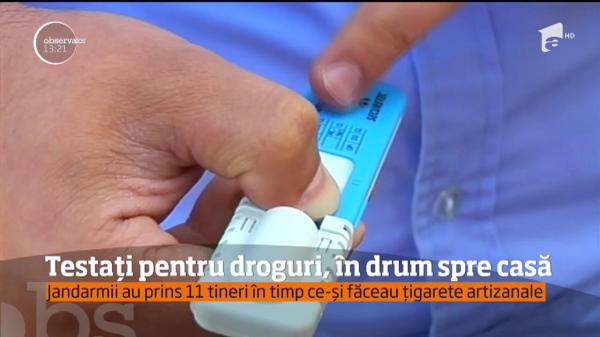 Turiști testați de polițiști pentru droguri, în drum spre casă