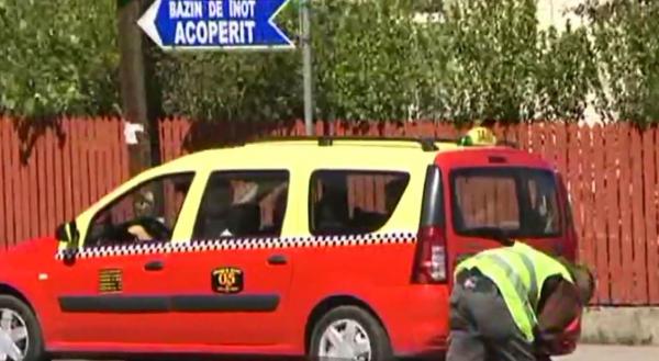 Taximetrist din Câmpina, snopit în bătaie de doi clienți