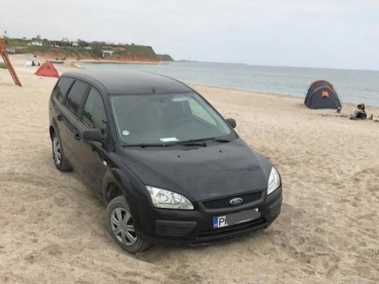 Încă un tânăr a ajuns cu maşina, pe plaja din Vama Veche. Agenţii de la Rutieră l-au amendat cu 10 mii de lei
