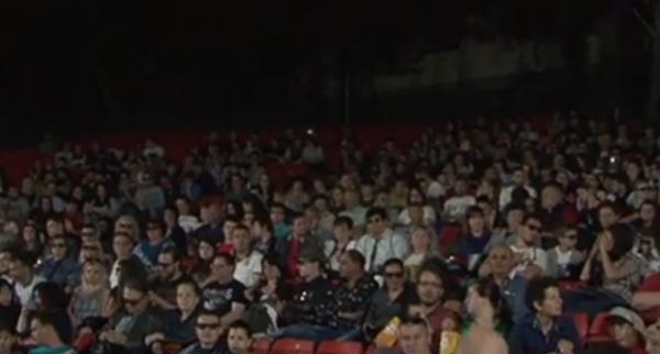 O seară de film în aer liber