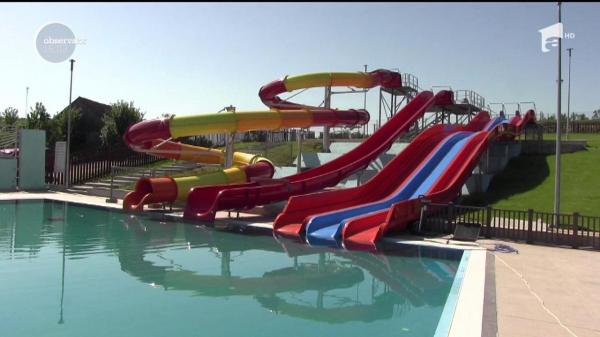 Băiat de 9 ani din Dej, dus de urgenţă la spital după ce a călcat pe gresie spartă la piscină