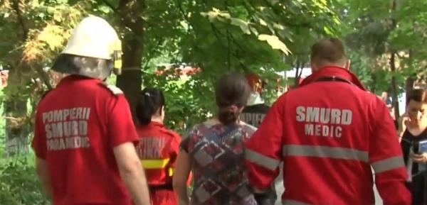 Panică într-un bloc din Iaşi! O bătrână a fost intoxicată cu fum, după ce locuinţa i-a luat foc