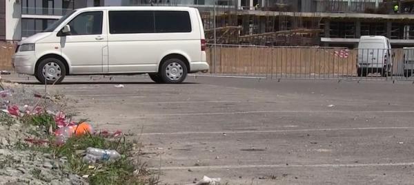 Mamaia a rămas prea mică pentru miile de maşini pe care turiştii nu au unde să le parcheze