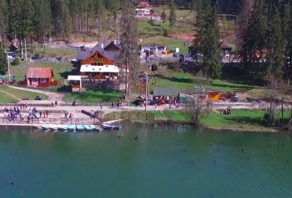 România a pierdut zeci de mii de metri pătraţi de pământ, în favoarea Ungariei! Lacul Roșu, pe mâna unei primării de sector din Budapesta