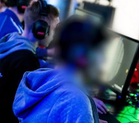 Unul dintre cei mai cunoscuţi hackeri români, condamnat la un an de închisoare în Statele Unite