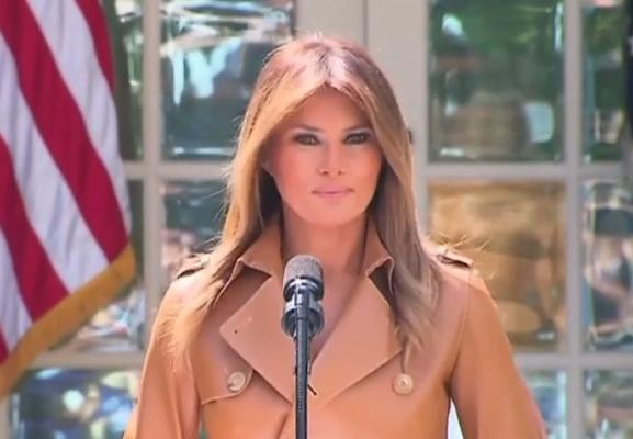 Prima doamnă a Statelor Unite și geaca de 6.000 de dolari